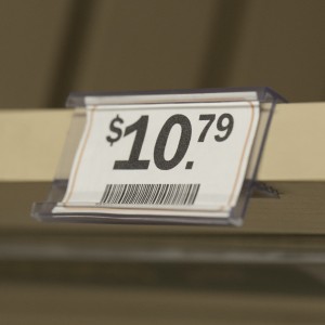 AGT Pinchers Wood Shelf Sign Holder